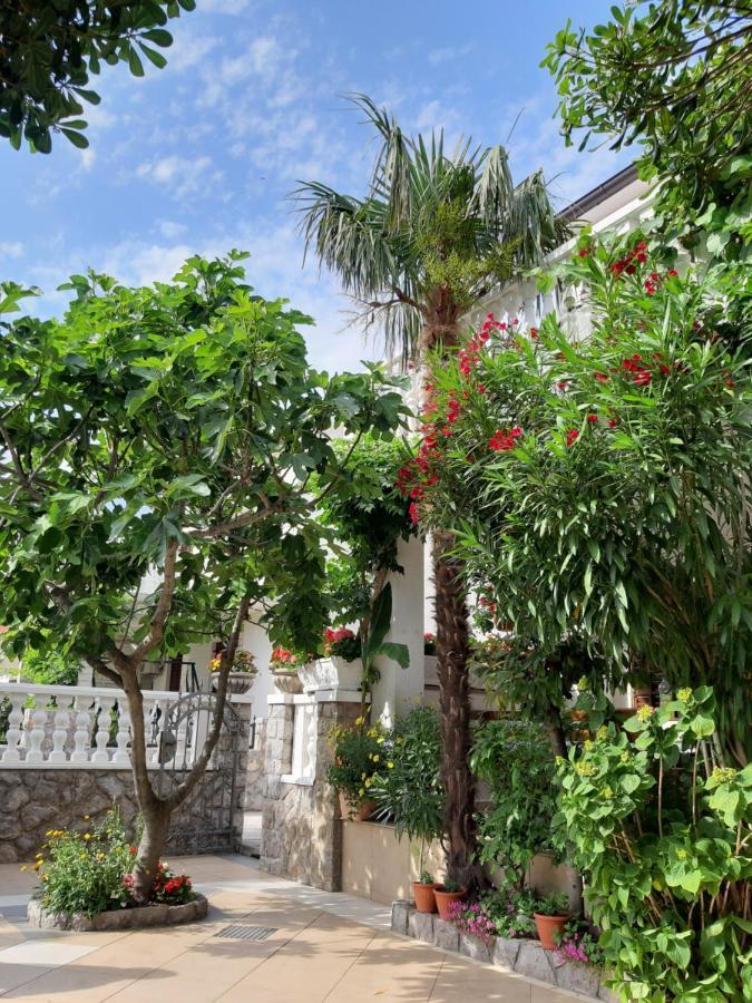 Apartmani Jozefina 奥米沙利 外观 照片