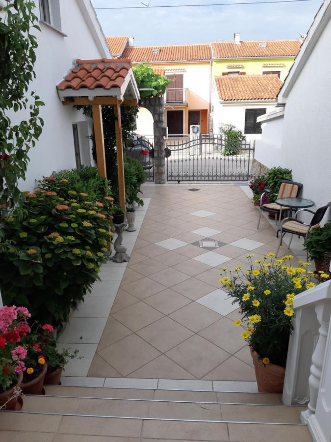 Apartmani Jozefina 奥米沙利 客房 照片